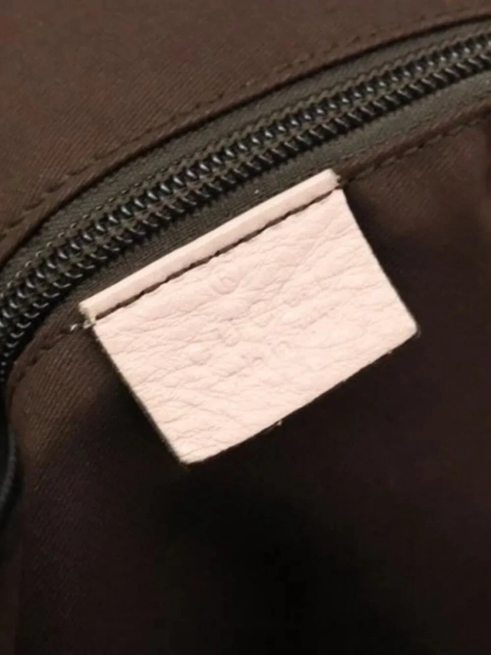 Gucci brand	gucci color	beige